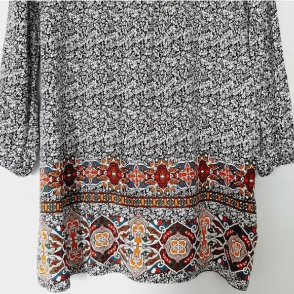 RIPE Boho Light Tunic Blouse B&W Floral Pattern Multicolor Hem Sz M - Picture 13 of 13